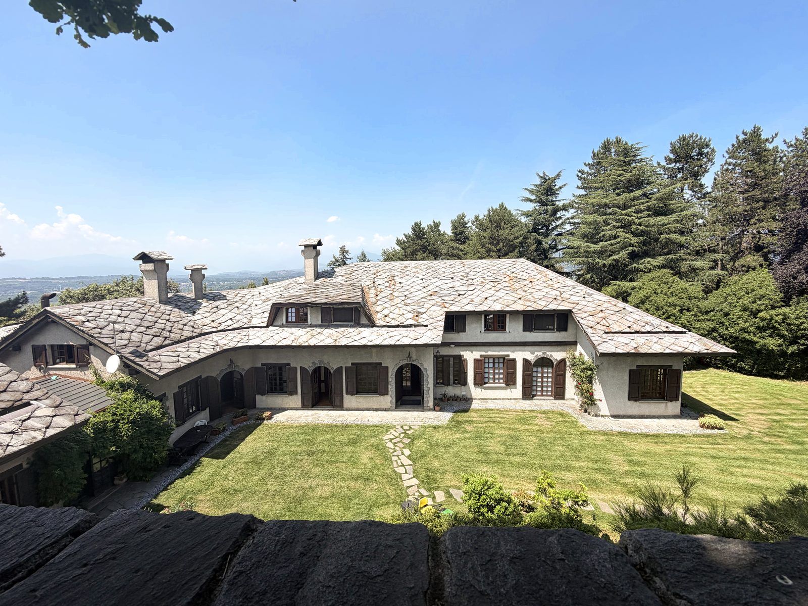 Veduta aerea della Casa di Stefano immersa nel verde